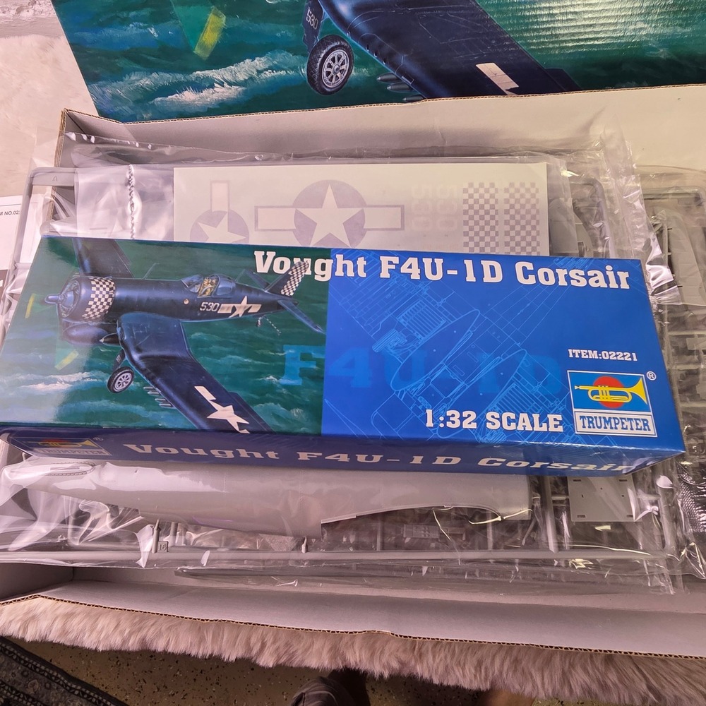 Trumpeter 02221 Vought F4U-1D Corsair 1:32 Scale Model Kit Airplane Open Box - Picture 5 of 15